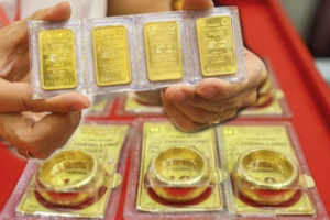 Giá vàng trong nước rớt mạnh, nhà đầu tư cần lưu ý những rủi ro