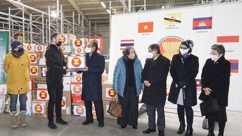 Ủy ban ASEAN tại Séc chung tay đồng hành chia sẻ khó khăn với xã hội