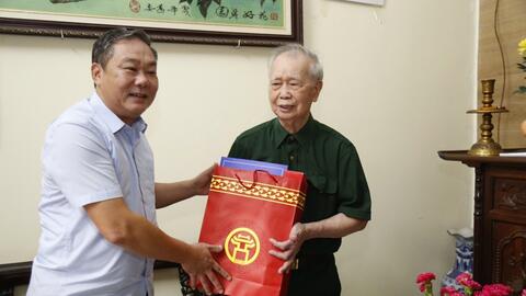 Biết ơn sâu sắc những cống hiến, hy sinh cho giải phóng Thủ đô