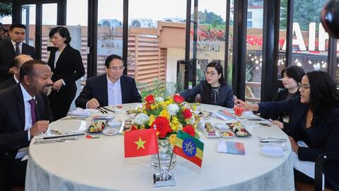 Thủ tướng Phạm Minh Chính cùng Thủ tướng Ethiopia tham quan chùa Trấn Quốc