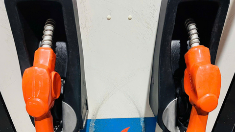 Giá xăng dầu hôm nay 02/10/2025: Chạm đáy 17 tuần