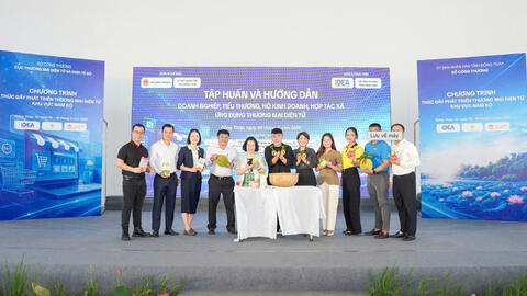 Giá cao hơn hàng chợ, vì sao livestream nông sản vẫn đắt khách?