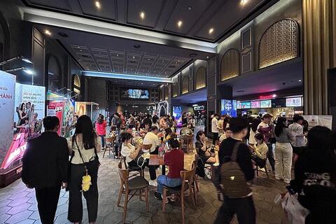 ‘Mưa đỏ’ mở màn ấn tượng, cán mốc 50 tỷ sau hơn 1 ngày ra rạp