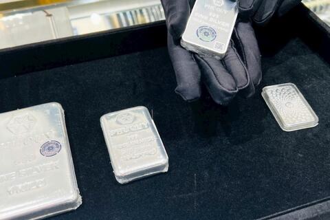 Giá bạc hôm nay 7/11/2025: Bạc đồng loạt tăng