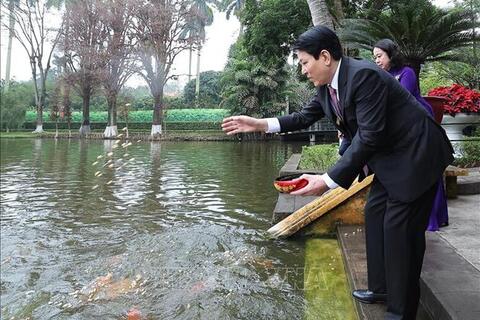 Chủ tịch nước Lương Cường dâng hương tưởng niệm Chủ tịch Hồ Chí Minh tại Di tích Nhà 67