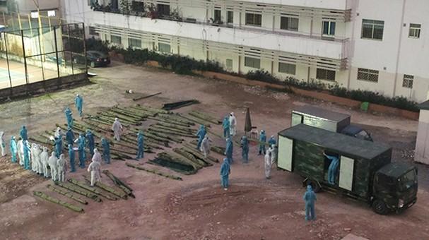 Bạch Mai xây dựng bệnh viện dã chiến trong đêm