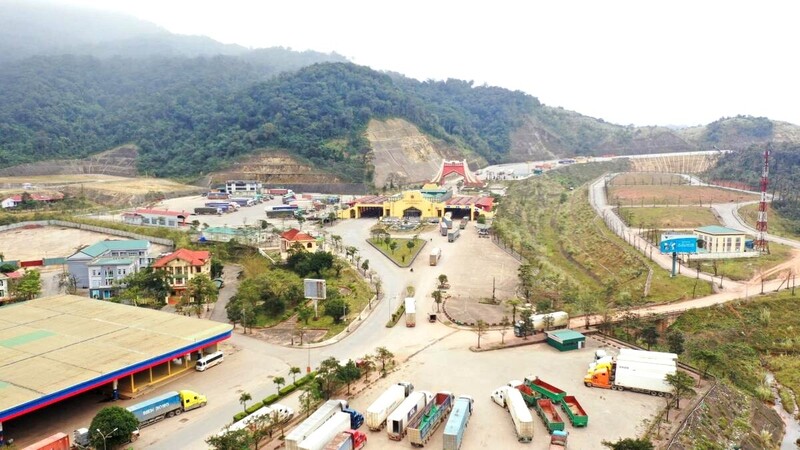 Việt - Lào ký kết nhiều văn bản pháp lý tạo thuận lợi cho hoạt động giao thương của doanh nghiệp hai nước. Ảnh: Minh Khôi