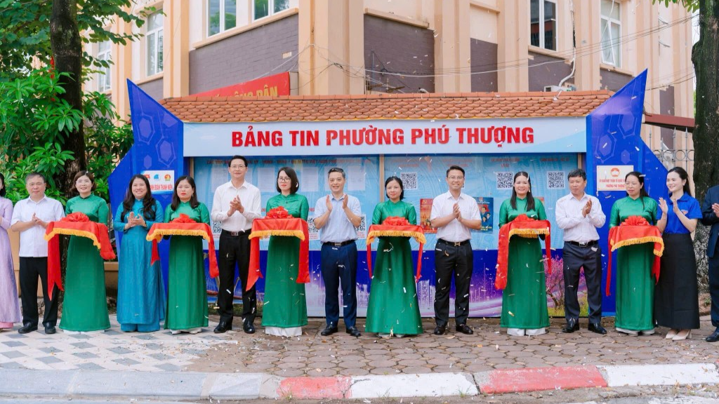 Lễ khánh thành công trình “Bảng tin Thanh niên” phường Phú Thượng