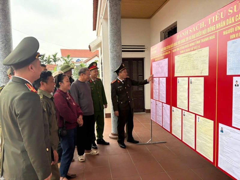 Công an Thanh Hóa tăng cường rà soát, nắm chắc tình hình tại các địa bàn trọng điểm, chủ động phối hợp với chính quyền cơ sở, các tổ chức đoàn thể và chức sắc, chức việc tôn giáo đẩy mạnh công tác tuyên truyền, vận động giáo dân tích cực tham gia các hoạt động hướng tới ngày bầu cử. Ảnh: Công an Thanh Hóa.