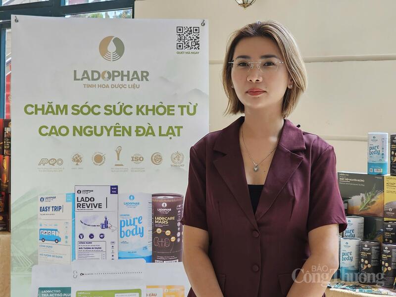 Bà Trần Thị Quỳnh Như, Giám đốc Marketing Công ty dược Lâm Đồng (Ladophar) chia sẻ, Công ty là một trong 38 doanh nghiệp, cơ sở sản xuất kinh doanh tại Lâm Đồng được chứng nhận Halal. Ảnh: Lê Sơn