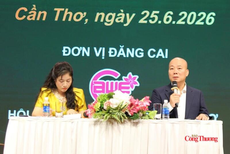 Ông Vũ Bá Phú, Cục trưởng Cục Xúc tiến thương mại (Bộ Công Thương), trả lời đối thoại với các doanh nghiệp tại hội thảo.