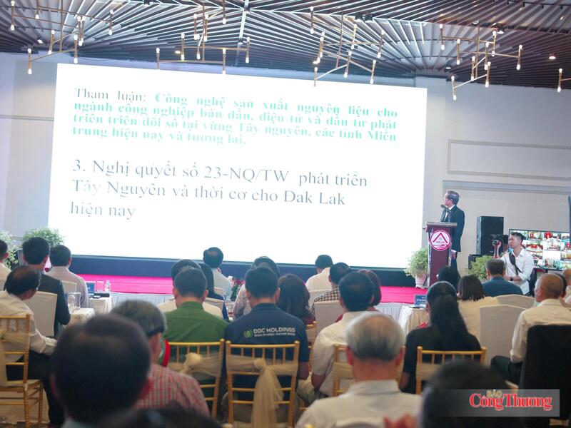 Các đại biểu trình bày tham luận. Ảnh: Lê Sơn