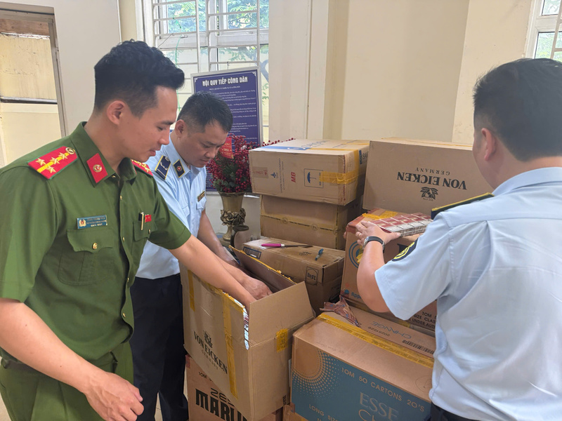 6 tháng đầu năm 2026, các cơ quan chức năng là thành viên Ban Chỉ đạo 389 thành phố Hà Nội đã phát hiện, bắt giữ, xử lý 9.922 vụ vi phạm hàng hóa. Ảnh: Quản lý thị trường Hà Nội.