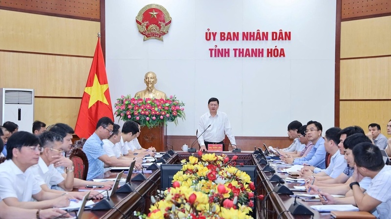 Từ đầu năm 2026 đến nay, UBND tỉnh Thanh Hóa đã có những buổi làm việc với ngành điện trong việc bàn và đưa ra các giải pháp trọng tâm đảm bảo thực hiện tốt mục tiêu cung ứng điện, công tác tiết kiệm điện và phát triển điện mặt trời mái nhà trên địa bàn tỉnh. Ảnh: Hùng Mạnh