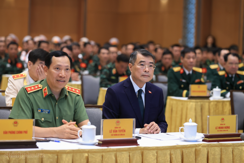 Thủ tướng Chính phủ Lê Minh Hưng dự lễ tuyên dương Đoàn Quân đội nhân dân Việt Nam và Công an nhân dân Việt Nam hỗ trợ Venezuela khắc phục hậu quả động đất hoàn thành nhiệm vụ trở về nước - Ảnh: VGP/Nhật Bắc