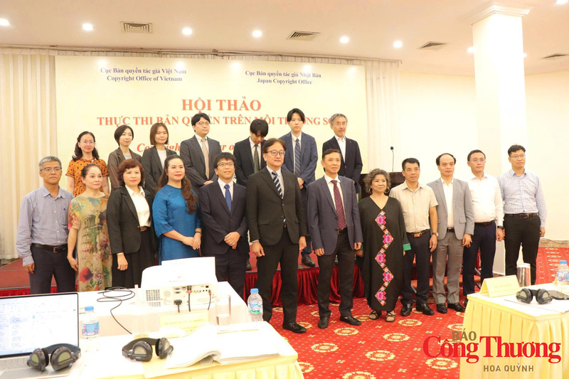 Đại diện các cơ quan quản lý nhà nước, tổ chức thực thi quyền tác giả, hiệp hội nghề nghiệp, doanh nghiệp và chuyên gia của Việt Nam và Nhật Bản chụp ảnh lưu niệm tại hội thảo.