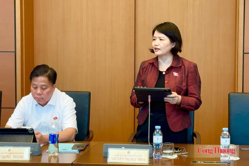 Đại biểu Nguyễn Thị Mai Thoa, Đoàn ĐBQH thành phố Hải Phòng kiến nghị, phát triển công nghiệp dầu khí phải đi đôi với bảo tồn di sản văn hóa Việt và bảo vệ sinh kế của cộng đồng dân cư ven bờ.