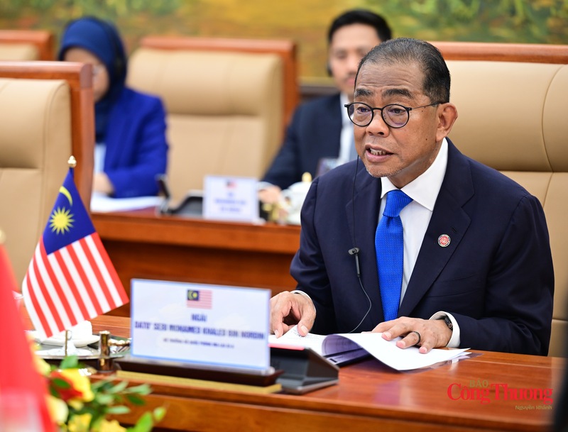 Bộ trưởng Bộ Quốc phòng Malaysia Dato' Seri Mohamed Khaled bin Nordin.