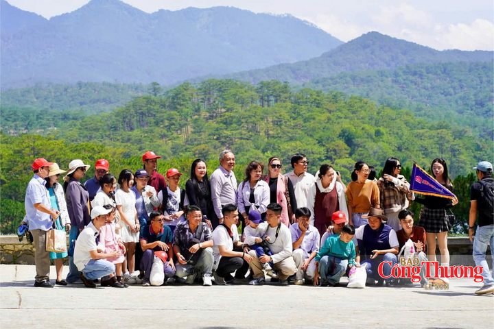 Lâm Đồng hiện có lợi thế phát triển du lịch từ biển đến cao nguyên.