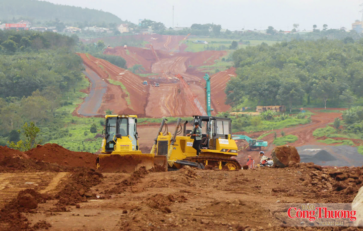 Thi công dự án thành phần 3 Cao tốc Quy Nhơn - Pleiku.