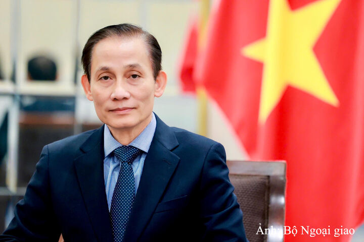 Ủy viên Bộ Chính trị, Bộ trưởng Bộ Ngoại giao Lê Hoài Trung.