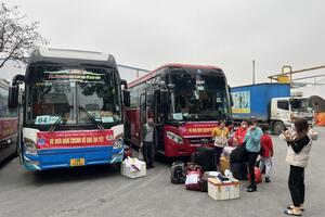 May 10: Ấm áp nghĩa tình qua những chuyến xe đưa lao động về quê ăn Tết