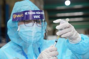 Chuẩn bị tiêm vắc xin 5 trong 1 cho trẻ em tại TP HCM