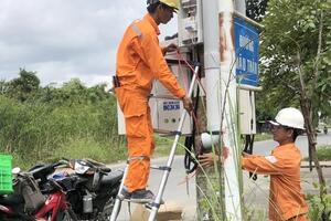 Cà Mau: Triển khai nhiều giải pháp cấp điện an toàn trong mùa mưa bão