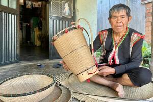 Kon Tum: Người Xơ Đăng bảo tồn nghề đan lát truyền thống