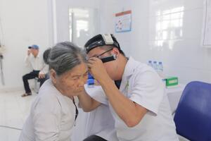 TP Hồ Chí Minh tăng cường khám sức khỏe cho người cao tuổi