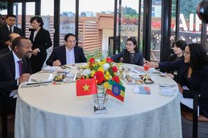 Thủ tướng Phạm Minh Chính cùng Thủ tướng Ethiopia tham quan chùa Trấn Quốc