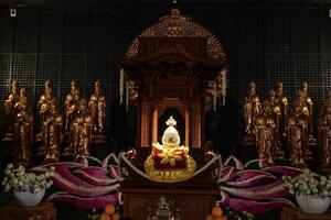 Những lưu ý khi chiêm bái xá lợi Phật ở chùa Quán Sứ