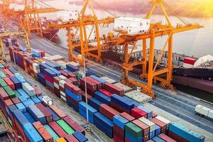Xuất khẩu hàng hóa: Doanh nghiệp tăng tốc về đích 6 tháng cuối năm 2025
