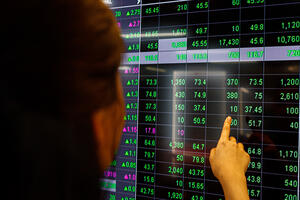 VN-Index lấy lại mốc 1.500 điểm: Cú hồi hay tiếp sóng tăng?