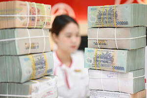 NIM co hẹp, nhiều ngân hàng vẫn lãi đậm