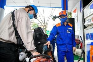 Ngày mai 7/8: Dự báo giá xăng tăng, giá dầu giảm