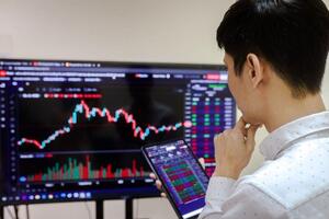 ‘Hạ nhiệt’ sau khi vượt 1.700 điểm, VN-Index cần thêm thời gian tích lũy để tiến tới những mốc không tưởng?