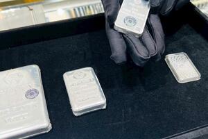 Giá bạc hôm nay 7/11/2025: Bạc đồng loạt tăng