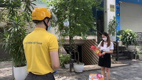 Nối liền cung cầu hàng hóa cho người dân Thủ đô trong "bão" dịch