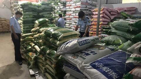 Liên tiếp thu giữ số lượng lớn phân bón, thuốc bảo vệ thực vật hết hạn sử dụng, vi phạm nhãn