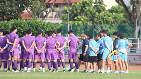 HLV Park Hang-seo bổ sung cầu thủ mới từ 13/1; Chiến lược gia thứ 2 từ chức sau AFF Cup 2020