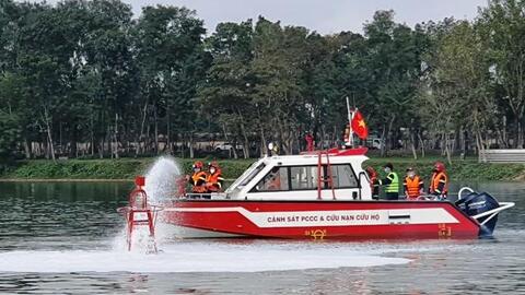 Hạ thủy ca nô phòng cháy chữa cháy, cứu nạn cứu hộ