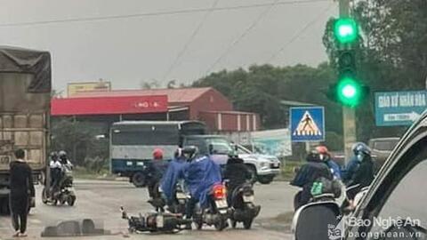 Va chạm giữa ô tô và xe máy điện, người phụ nữ tử vong tại chỗ