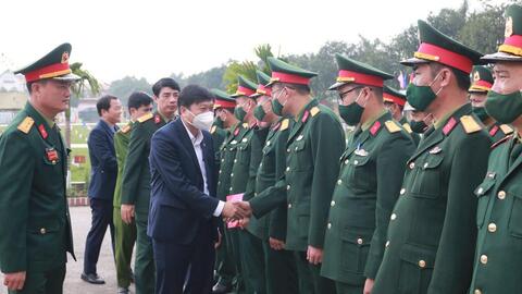 Phó Chủ tịch Thường trực UBND tỉnh Lê Hồng Vinh thăm, chúc Tết các đơn vị
