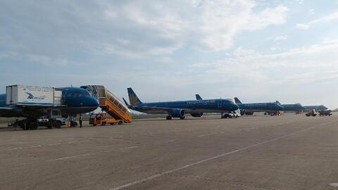4 chuyến bay Vietnam Airlines tạm dừng đáp do thời tiết xấu tại Hà Nội