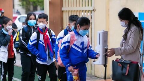 Hôm nay (4/4), tất cả các trường học ở Nghệ An đón học sinh đi học trở lại