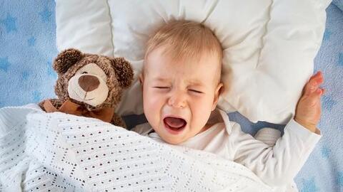 Bé mất ngủ, trằn trọc không sâu giấc sau khỏi Covid-19, cha mẹ nên làm gì?