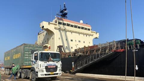 Cảng Nghệ Tĩnh đón chuyến tàu container quốc tế đi đến nhiều nơi trên thế giới