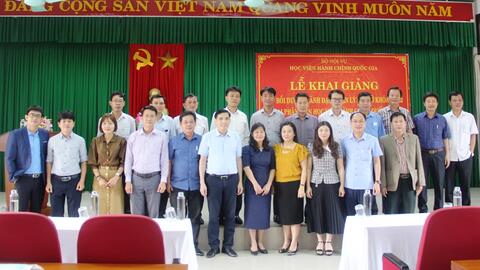25 học viên tham gia lớp bồi dưỡng lãnh đạo, quản lý cấp sở