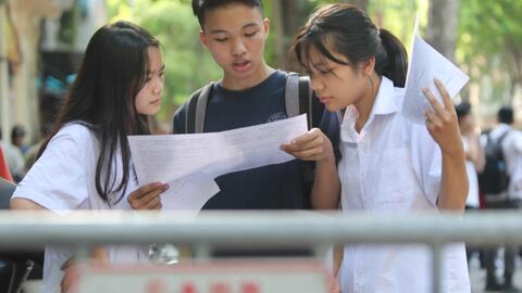 Vừa biết điểm thi, thí sinh, phụ huynh lại nóng lòng “ngóng” điểm chuẩn
